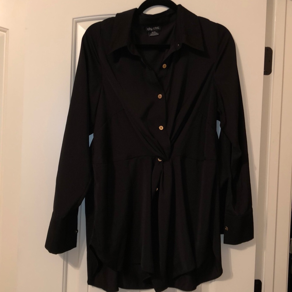 City Chic Blouse with gold buttons